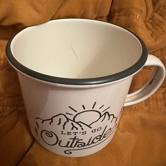White Enamel Mug with Outdoor Design - Picture 4 of 5
